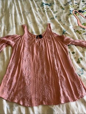Embroidered Cold-Shoulder Tunic in Dusty Pink